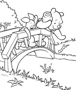 Nalle-Puh-och-Nasse-kastar-pinnar-i-an_1002