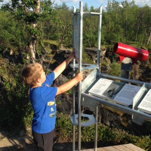 Nya intressanta informationsskyltar om natur och historia finns på flera ställen runt jokken.